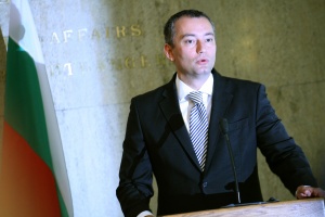 Великобритания няма да въведе визи за българи, увери Младенов