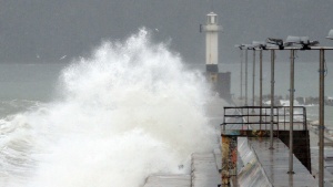 Силният вятър затвори Пристанище Варна
