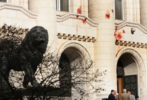 „Доматена атака“ срещу Съдебната палата в София