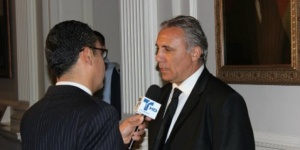 Стоичков само хванал за ревера българския журналист, нямало бой