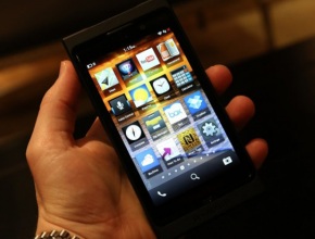 Телефоните с BlackBerry 10 може да се забавят до март 2013 г.