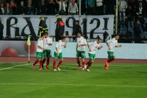 С 10 души България направи 1:1 с Дания в София