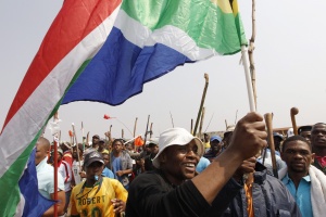 Полицията в ЮАР е задържала 72-ма миньори след масови безредици