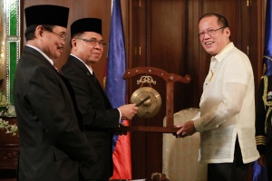 Филипинското правителство и мюсюлманските бунтовници подписаха мирен договор