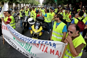 Гърция отново залята от стачки
