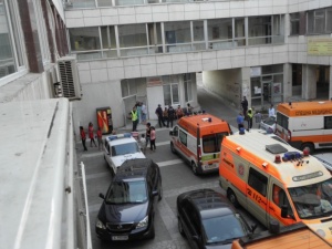 Мъртвопиян студент удари охранител, санитар и полицай