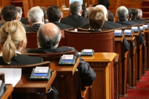 Бюджет 2013 внесен тихомълком в Народното събрание