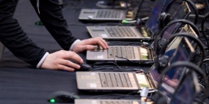 „Туитър” блокира страница на германски неонацисти