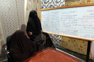 Учителка отрязала косата на ученички – не били забулени