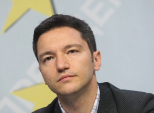 В България се реставрира авторитаризмът, заяви Вигенин в Европарламента