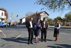Павлова преряза лентата на нови 55 км път между София и Пирдоп