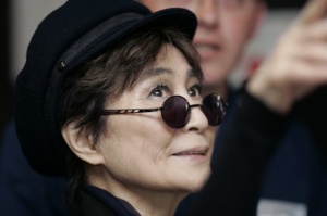 Йоко Оно дари 100 000 паунда на университета на Ленън