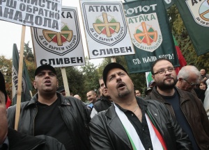 Дъждът отложи шествието на националистите в Пазарджик, те се разединиха