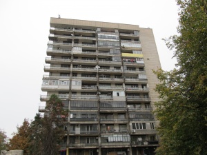 Силният вятър в Русе събори пенсионерка от 15-ия етаж на прокълнат блок