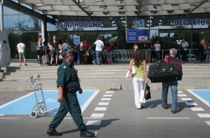Холандия запазва ограниченията на трудовия пазар за българи до 2014 г.