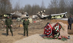 Откриха следи от експлозиви в останките от самолета на Качински