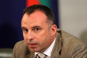 Обещаха санкции за фирмата, доставила боб с червеи за бедните