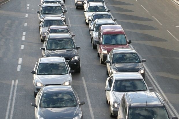 Влизат в сила глобите за застрахователни стикери по колите