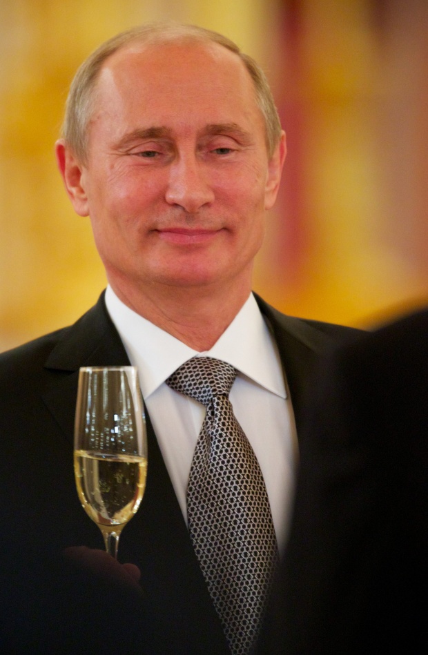 Путин става на 60 без пищно тържество