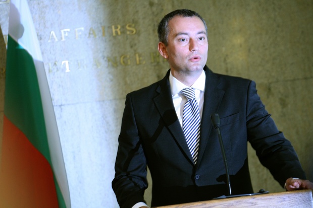 Великобритания няма да въведе визи за българи, увери Младенов