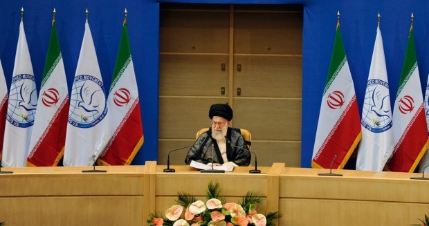 Хаменей: Иран ще превъзмогне „западните“ санкции