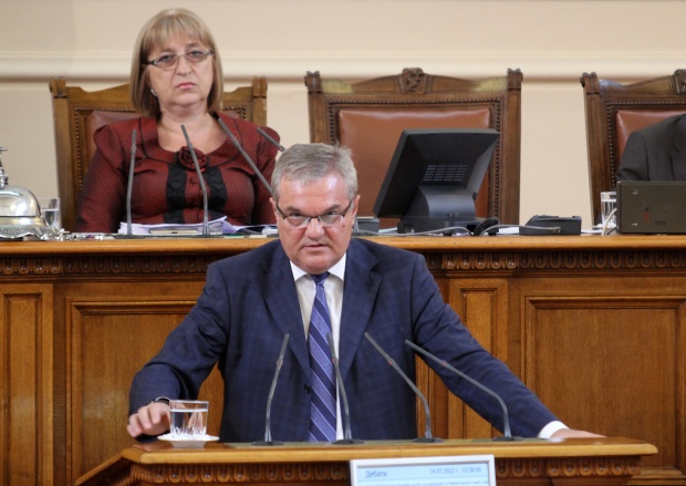 Румен Петков към депутат от ГЕРБ: Като ти стига, вдигай си гащите и ...