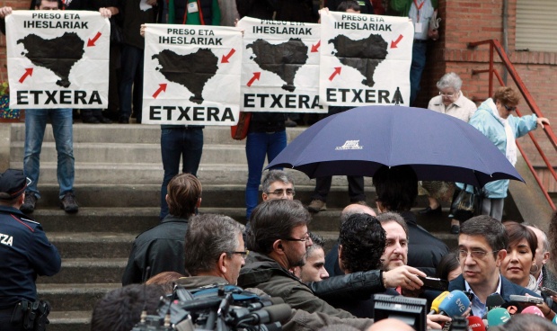 Частични местни избори клатят политическата стабилност в Испания