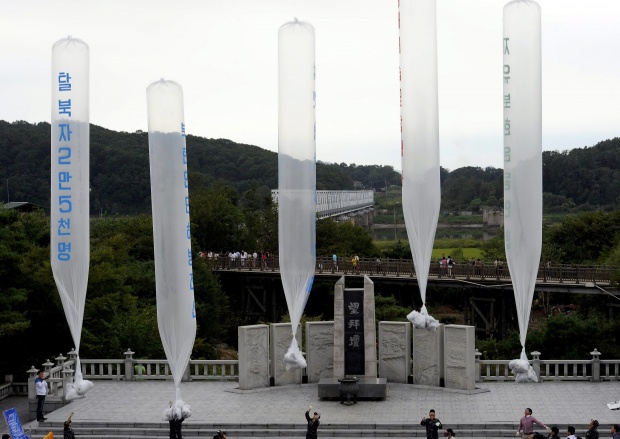 Активисти пуснаха над Северна Корея балони с позиви срещу режима