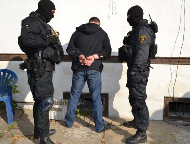Хванаха полицай, държал контрабандни цигари в РПУ
