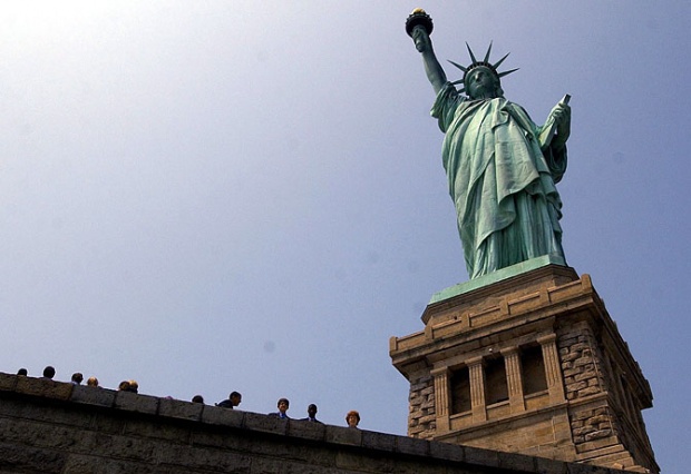 Статуята на свободата е отново затворена заради „Санди"