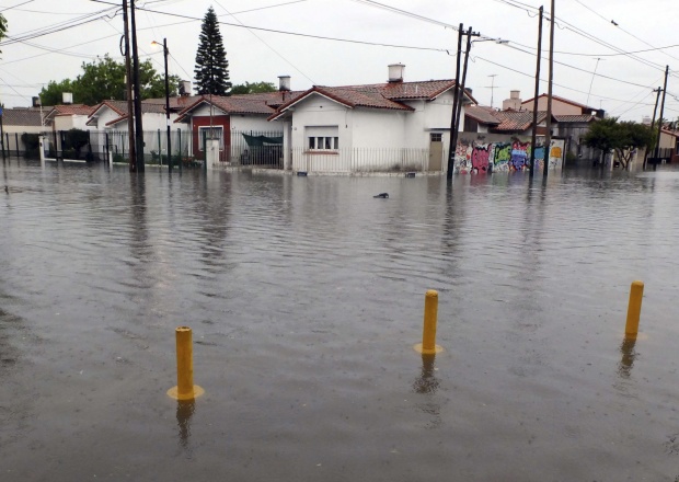 Проливните дъждове в Буенос Айрес взеха жертва
