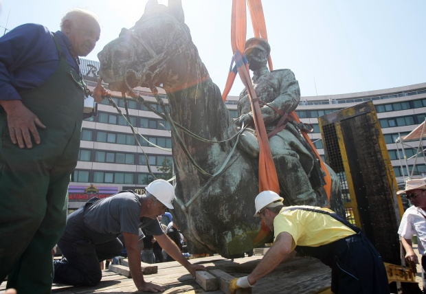 НС отхвърли идеята паметникът на Цар Освободител да бъде преместен