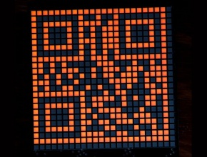 Часовник демонстрира безсмислието на QR кодовете