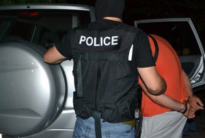 Задържаха магистрат и съпругата му