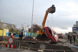 Пиян шофьор падна с колата си в изкоп