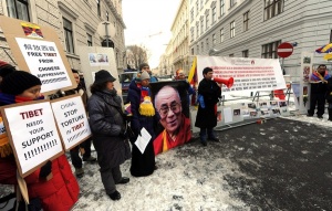 Тибетски монах се самозапали в знак на протест