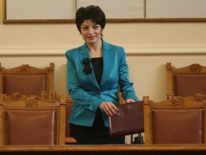 Атанасова „постави на масата" проблема с липсата на кадри в Спешната помощ