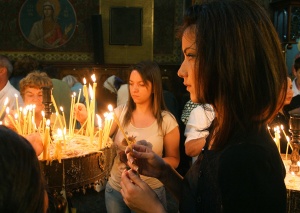 Над 2/3 от младите българи се определят като вярващи