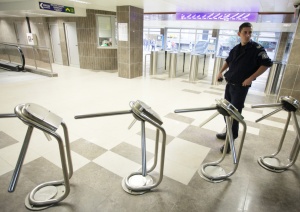 Графити артисти спряха метрото от движение за час