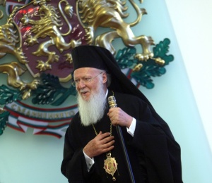 Вселенският патриарх Вартоломей води опелото на патриарх Максим