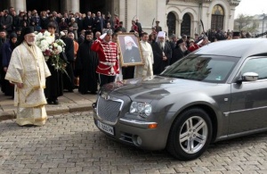 Тленните останки на дядо Максим пристигнаха в Троянския манастир