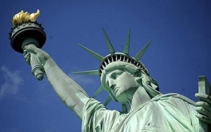 Запалиха факлата на Статуята на Свободата за пръв път след „Санди"