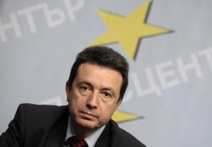 Издигането в съдебната система става само с услуги на политици, твърди Янаки Стоилов