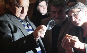 Борисов и трима министри разглеждат съкровището от Свещари