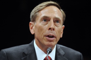 Любовницата на шефа на ЦРУ заплашвала негова приятелка