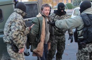 След 9-дневно издирване заловиха затворник, изнасилил баба