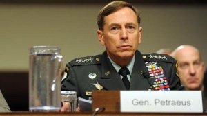 Анализатор: Скандалът „Петреъс“ петни Обама в неподходящ момент