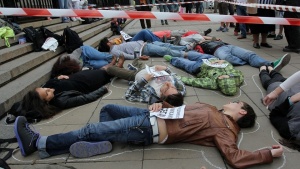 Граждани протестират заради мудното разследване на убийството на студента Михаил Стоянов