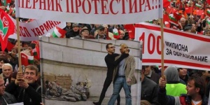 Хиляди протестиращи поискаха оставката на кабинета