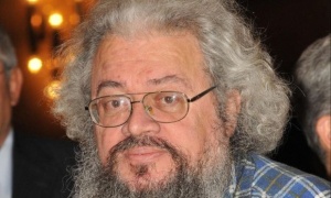 Арестуваха Николай Колев-Босия – хвърлял домати по парламента